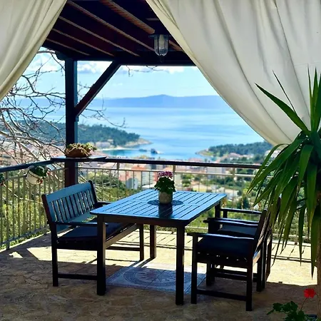 Ferienhaus Mit Beheiztem Pool, Terrasse Mit Meerblick Und Sonnenliegen Holiday home