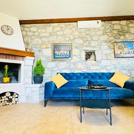 Holiday home Ferienhaus Mit Beheiztem Pool, Terrasse Mit Meerblick Und Sonnenliegen Makarska