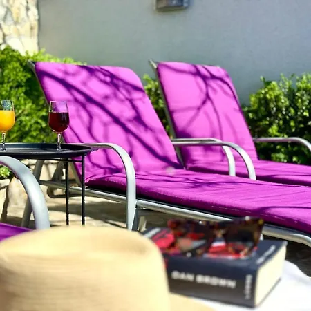 Ferienhaus Mit Beheiztem Pool, Terrasse Mit Meerblick Und Sonnenliegen