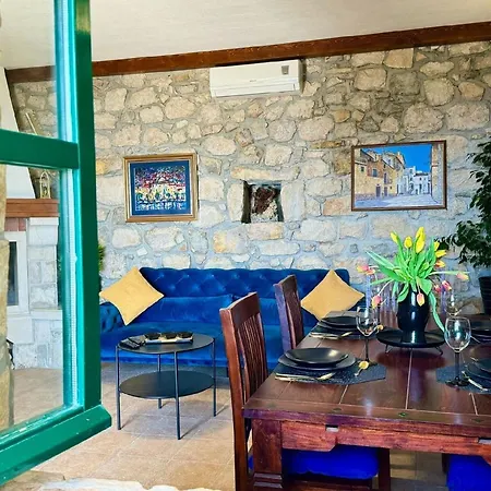 Ferienhaus Mit Beheiztem Pool, Terrasse Mit Meerblick Und Sonnenliegen Holiday home Makarska