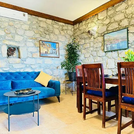 Ferienhaus Mit Beheiztem Pool, Terrasse Mit Meerblick Und Sonnenliegen Holiday home Makarska
