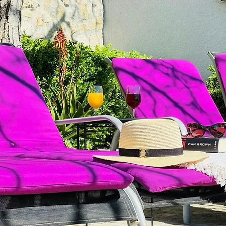 Ferienhaus Mit Beheiztem Pool, Terrasse Mit Meerblick Und Sonnenliegen